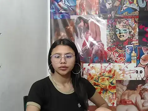 Snapshot of SofieLove_01 chatting on 8, 10, 2025 SofieLove 01 online show from 8, 10, 2025