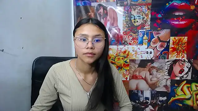 Snapshot of SofieLove_01 chatting on 24, 10, 2025 SofieLove 01 online show from 24, 10, 2025