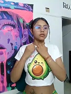 Snapshot of SofieLove_01 chatting on 15, 12, 2025 SofieLove 01 online show from 15, 12, 2025