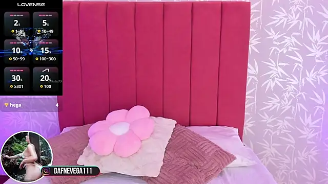 Snapshot of DafneVega chatting on 17, 9, 2025 DafneVega online show from 17, 9, 2025