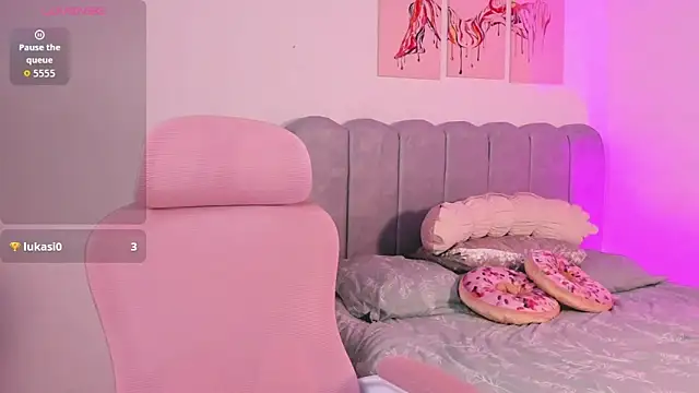 Snapshot of DafneVega chatting on 4, 12, 2025 DafneVega online show from 4, 12, 2025