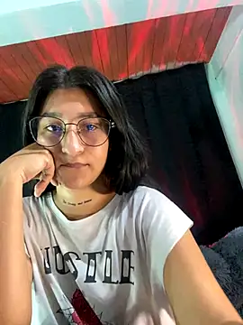 Snapshot of EVAH_LEE_ chatting on 23, 10, 2025 EVAH LEE online show from 23, 10, 2025