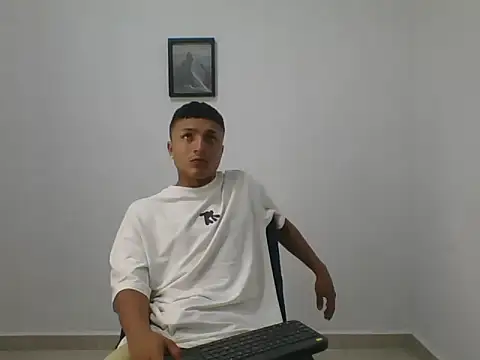 Snapshot of yissus_20_ chatting on 8, 4, 2026 yissus 20 online show from 8, 4, 2026