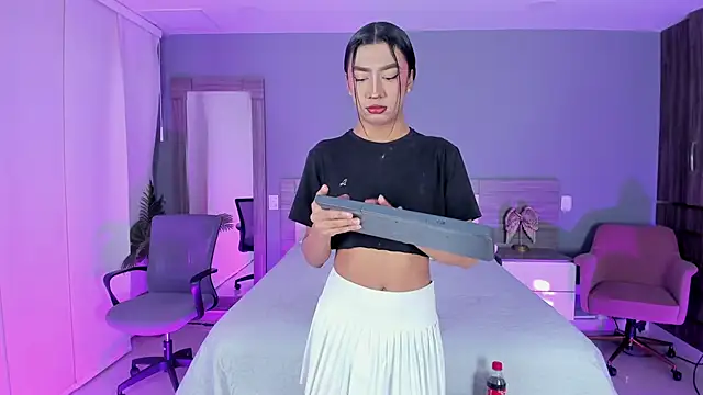 Snapshot of Alaiaguerra chatting on 6, 11, 2025 Alaiaguerra online show from 6, 11, 2025