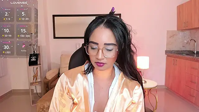 Snapshot of Sharon_breezee chatting on 28, 9, 2025 Sharon breezee online show from 28, 9, 2025