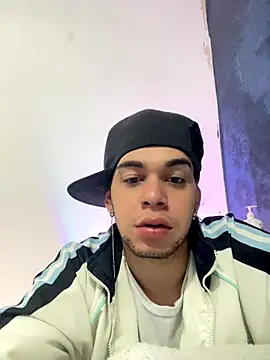 Snapshot of enzo_vittale03_ chatting on 6, 1, 2026 enzo vittale03 online show from 6, 1, 2026