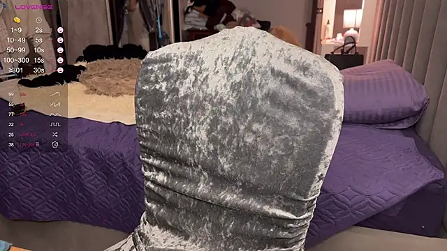 Snapshot of emily_is_here_ chatting on 28, 11, 2025 emily is here online show from 28, 11, 2025