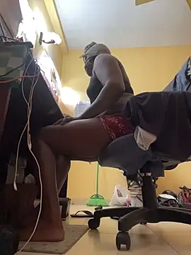 Snapshot of femboyslqueen chatting on 27, 10, 2025 femboyslqueen online show from 27, 10, 2025