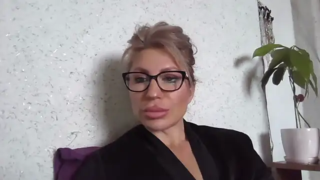 fox red lady7 online show from 15, 4, 2026