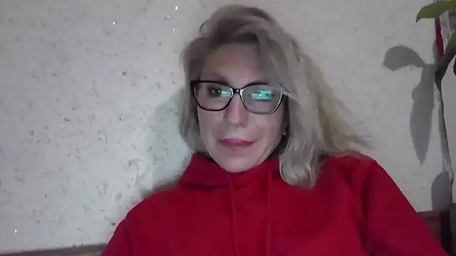 Snapshot of fox_red_lady7 chatting on 17, 4, 2026 fox red lady7 online show from 17, 4, 2026