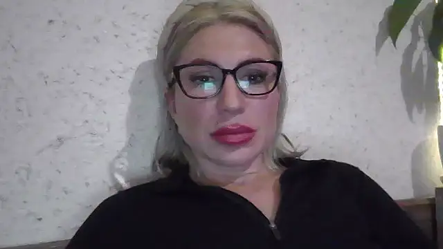 Snapshot of fox_red_lady7 chatting on 19, 4, 2026 fox red lady7 online show from 19, 4, 2026