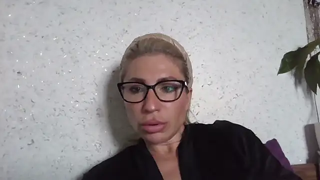 Snapshot of fox_red_lady7 chatting on 15, 5, 2026 fox red lady7 online show from 15, 5, 2026