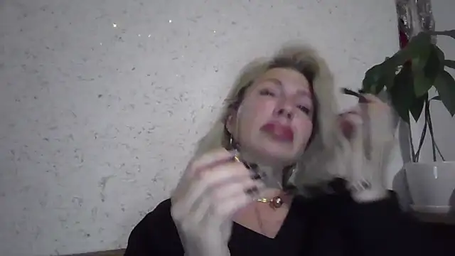 Snapshot of fox_red_lady7 chatting on 17, 5, 2026 fox red lady7 online show from 17, 5, 2026