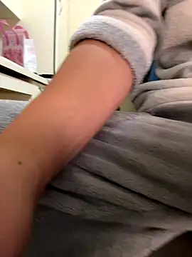 Snapshot of sonwmelt1 chatting on 11, 11, 2025 sonwmelt1 online show from 11, 11, 2025