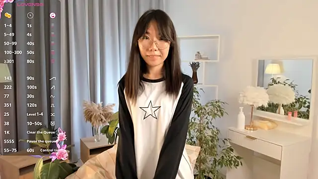 Snapshot of UdelaDodson chatting on 3, 10, 2025 UdelaDodson online show from 3, 10, 2025