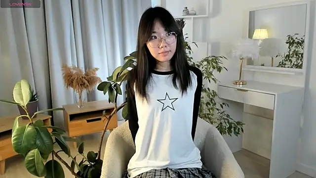 Snapshot of UdelaDodson chatting on 12, 10, 2025 UdelaDodson online show from 12, 10, 2025