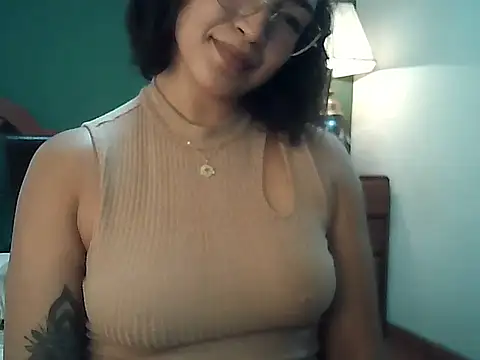 FallsForHerSmile online show from 13, 5, 2026