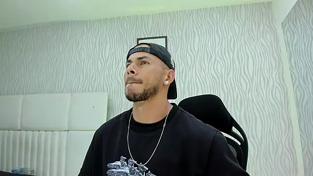 Snapshot of dylan_jacobx chatting on 17, 12, 2025 dylan jacobx online show from 17, 12, 2025