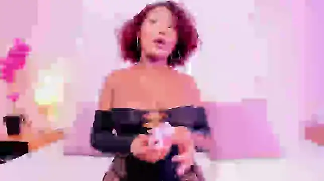 Snapshot of Emmadancer chatting on 12, 11, 2025 Emmadancer online show from 12, 11, 2025