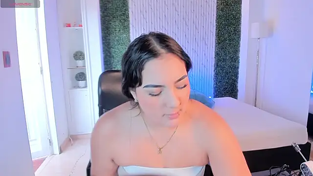 sofiacaramel online show from 5, 11, 2025