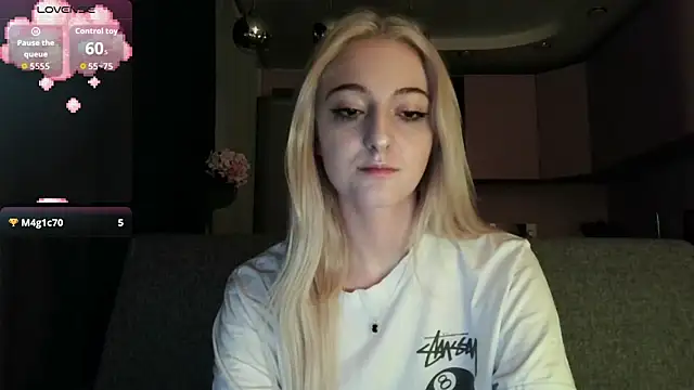Snapshot of white_liillyy chatting on 17, 9, 2025 white liillyy online show from 17, 9, 2025
