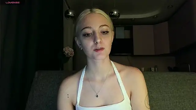 Snapshot of white_liillyy chatting on 25, 9, 2025 white liillyy online show from 25, 9, 2025