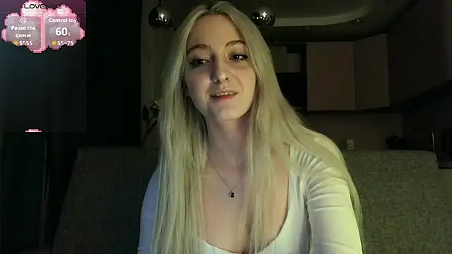 Snapshot of white_liillyy chatting on 5, 10, 2025 white liillyy online show from 5, 10, 2025