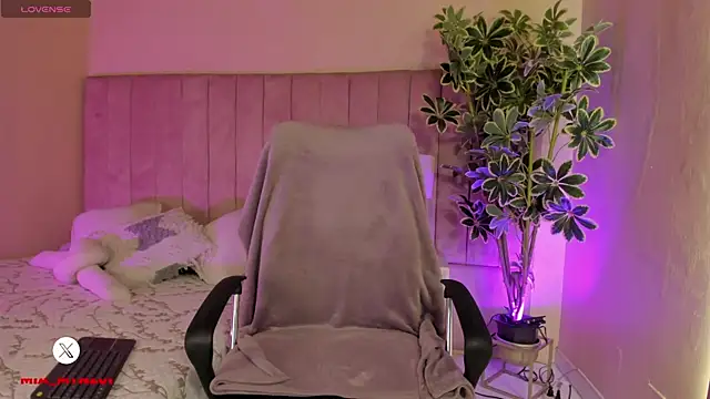 Mia mtnz02 online show from 14, 1, 2026