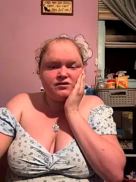 Snapshot of KadiSparkle chatting on 30, 9, 2025 KadiSparkle online show from 30, 9, 2025