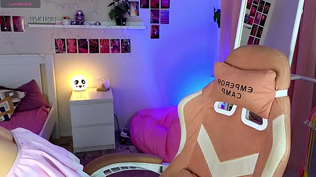 Snapshot of Wander_Waves chatting on 12, 9, 2025 Wander Waves online show from 12, 9, 2025