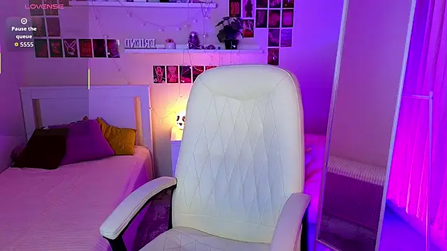 Snapshot of Wander_Waves chatting on 26, 9, 2025 Wander Waves online show from 26, 9, 2025