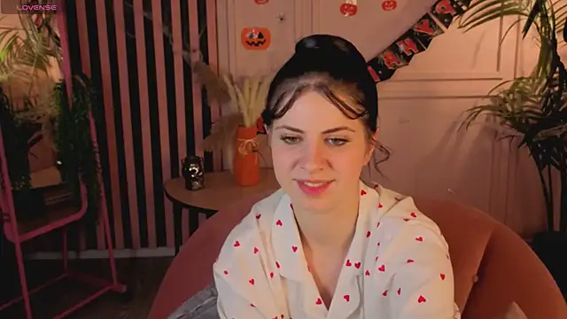 Snapshot of Wander_Waves chatting on 1, 11, 2025 Wander Waves online show from 1, 11, 2025