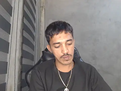 Snapshot of RowyCam chatting on 15, 9, 2025 RowyCam online show from 15, 9, 2025