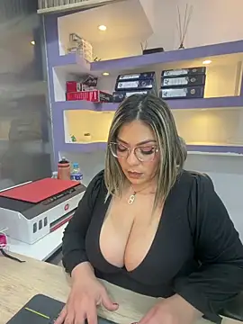 isabella horney  online show from 25, 5, 2026