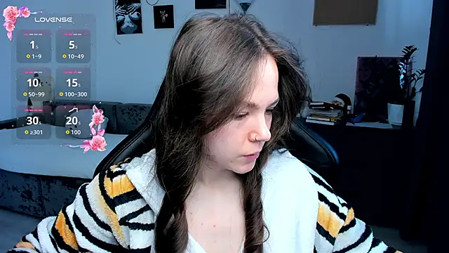 cute little ass online show from 27, 2, 2026