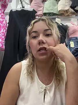 Snapshot of Fabii15 chatting on 11, 9, 2025 Fabii15 online show from 11, 9, 2025