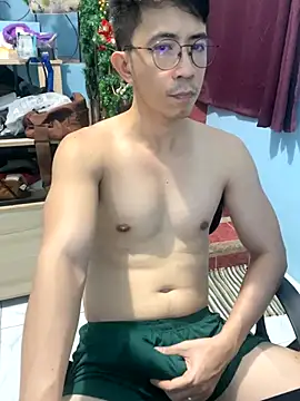 Snapshot of ieat_monsters chatting on 18, 12, 2025 ieat monsters online show from 18, 12, 2025