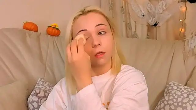 Snapshot of Charlotte_Colinss chatting on 20, 10, 2025 Charlotte Colinss online show from 20, 10, 2025