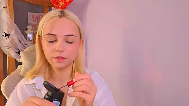 Snapshot of Charlotte_Colinss chatting on 25, 10, 2025 Charlotte Colinss online show from 25, 10, 2025