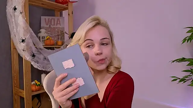 Snapshot of Charlotte_Colinss chatting on 28, 10, 2025 Charlotte Colinss online show from 28, 10, 2025