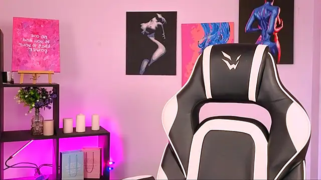 Snapshot of Charlotte_Colinss chatting on 6, 11, 2025 Charlotte Colinss online show from 6, 11, 2025