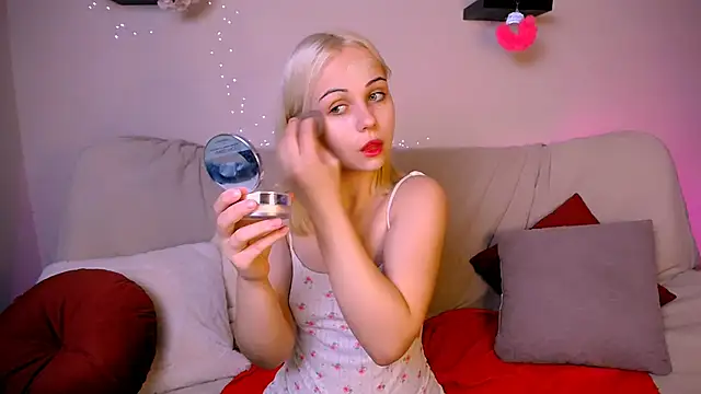 Snapshot of Charlotte_Colinss chatting on 8, 11, 2025 Charlotte Colinss online show from 8, 11, 2025