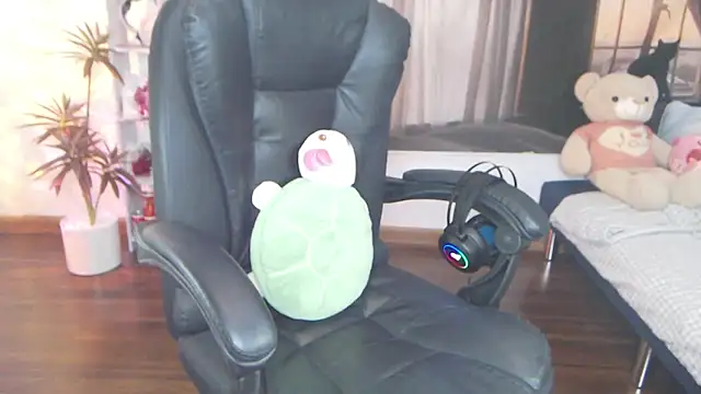 Snapshot of Suzie_Wet_Cave chatting on 25, 9, 2025 Suzie Wet Cave online show from 25, 9, 2025