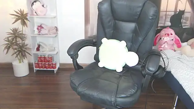 Snapshot of Suzie_Wet_Cave chatting on 27, 9, 2025 Suzie Wet Cave online show from 27, 9, 2025