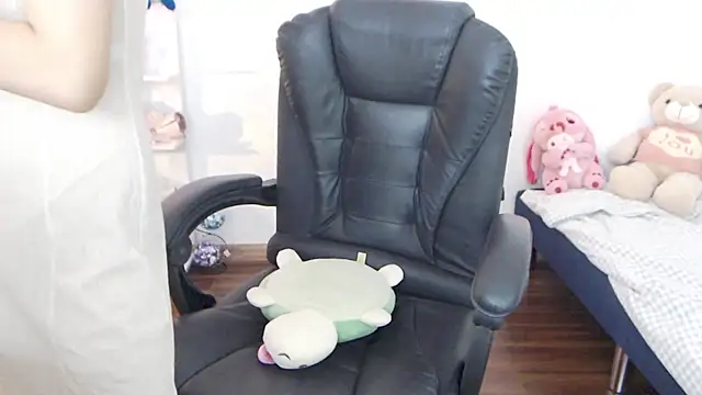 Snapshot of Suzie_Wet_Cave chatting on 1, 10, 2025 Suzie Wet Cave online show from 1, 10, 2025