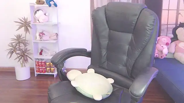 Snapshot of Suzie_Wet_Cave chatting on 12, 10, 2025 Suzie Wet Cave online show from 12, 10, 2025