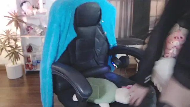 Snapshot of Suzie_Wet_Cave chatting on 24, 10, 2025 Suzie Wet Cave online show from 24, 10, 2025