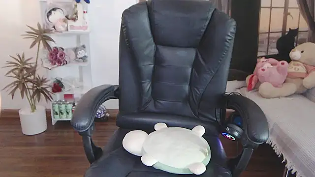 Snapshot of Suzie_Wet_Cave chatting on 28, 10, 2025 Suzie Wet Cave online show from 28, 10, 2025