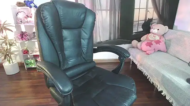 Snapshot of Suzie_Wet_Cave chatting on 2, 11, 2025 Suzie Wet Cave online show from 2, 11, 2025