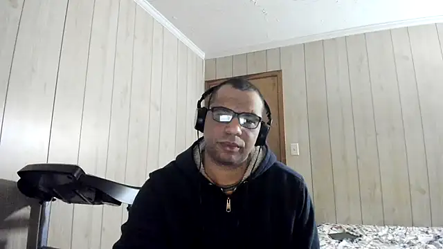 Snapshot of NaturalBeautyQueen chatting on 2, 7, 2026 NaturalBeautyQueen online show from 2, 7, 2026